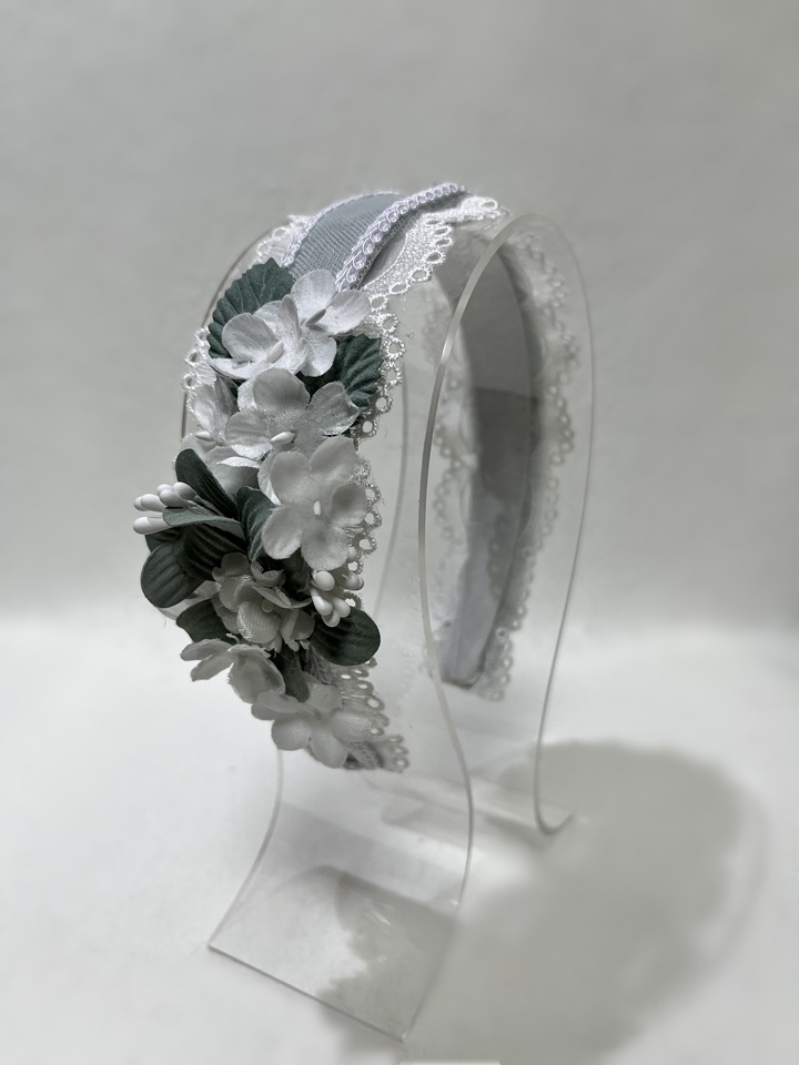 Felpa Siena con flores verde agua para niñas, ideal para bodas y comuniones.